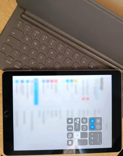 iPad Pro 2016 | 32GB | 9.7 inch | WiFi &#43; Cellular| Plus magic keyboard