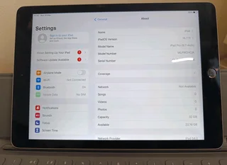 iPad Pro 2016 | 32GB | 9.7 inch | WiFi &#43; Cellular| Plus magic keyboard