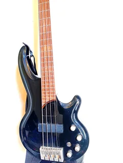 Cort Curbow 4 strings Active bass guitar | Good condition Plus gig bag | No swaps