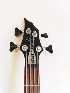 Cort Curbow 4 strings Active bass guitar | Good condition Plus gig bag | No swaps