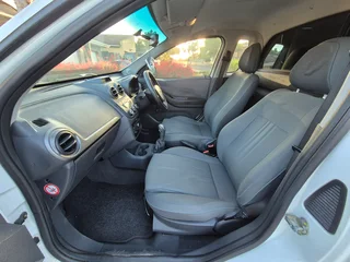 2014 Chevrolet Utility 1.8i Club Manual (193 000km)