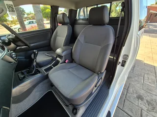 2015 Toyota Hilux 2.5 D-4D Extended Cab Manual (256 000km)