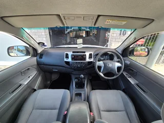 2015 Toyota Hilux 2.5 D-4D Extended Cab Manual (256 000km)