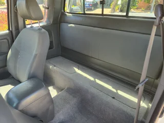 2015 Toyota Hilux 2.5 D-4D Extended Cab Manual (256 000km)