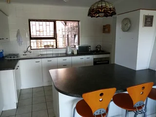 TO RENT, PET FRIENDLY 2 BED APARTMENT ON THE RIVER