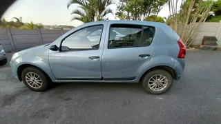 2010 Renault Sandero - R50,000