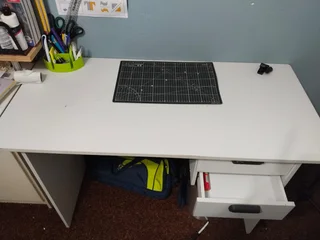 Desk - Ad posted by Jane du Toit