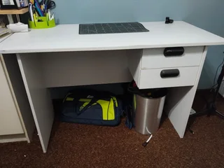 Desk - Ad posted by Jane du Toit