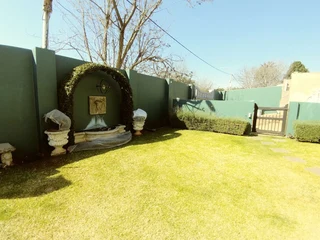 Spacious and Furnished Room available in Heritage home located in Greenside