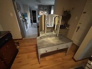 Dresser - Ad posted by Glynnis Idas