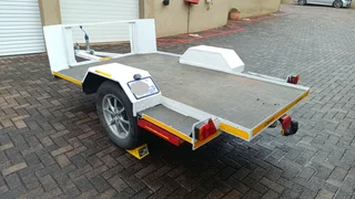 2001 Venter flatbed with ramp and towbar