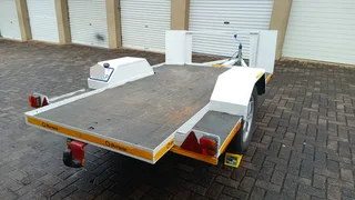 2001 Venter flatbed with ramp and towbar