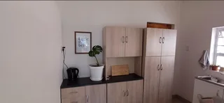 1 x super neat bachelor&#39;s flat to rent.