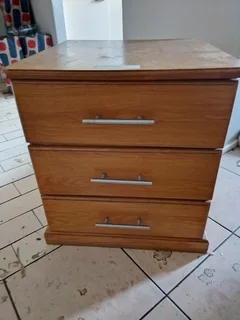 Solid Oak 3-Drawer Bedside Cabinet