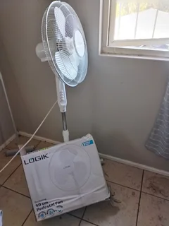 40cm Logik Pedestal Oscillating Fan