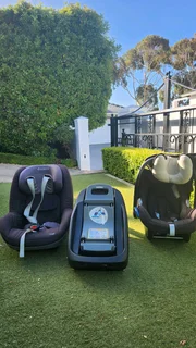 Maxi‑Cosi car‑seat bundle, great condition – baby + base + toddler seat