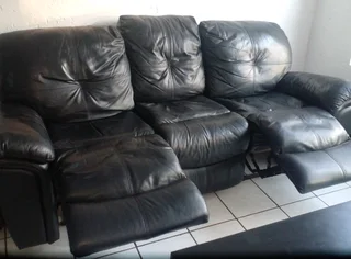 3 seater black recliner couch