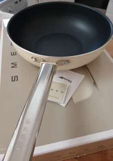 SMEG Wok 30cm cream