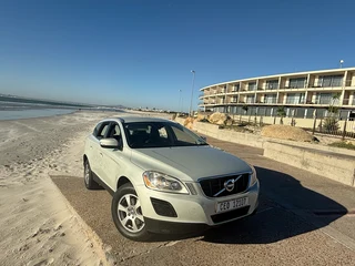 2011 Volvo XC60 D3 Excel Geartronic with 287 000km