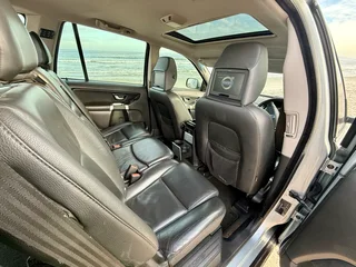2013 Volvo XC90 D5 AWD 7 Seater Geartronic with 187 000km