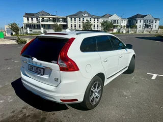2013 Volvo XC60 D5 AWD Geartronic with 209 000km and 6 month Motorite CPA warranty