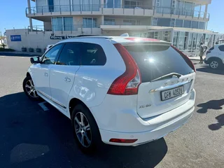 2013 Volvo XC60 D5 AWD Geartronic with 209 000km and 6 month Motorite CPA warranty