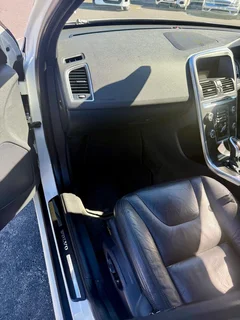 2013 Volvo XC60 D5 AWD Geartronic with 209 000km and 6 month Motorite CPA warranty