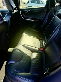 2013 Volvo XC60 D5 AWD Geartronic with 209 000km and 6 month Motorite CPA warranty