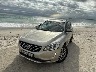 2017 Volvo XC60 D5 Inscription AWD Geartronic with 135 000km and remainder of motorite warranty