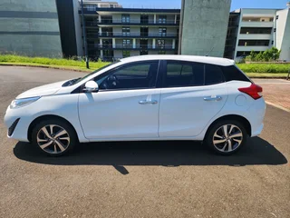 Toyota yaris 1.5 xs cvt automatic