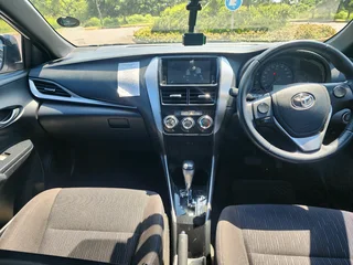 Toyota yaris 1.5 xs cvt automatic