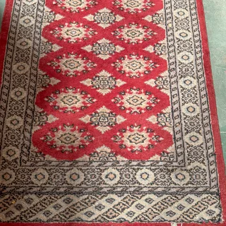 Small Red &amp; Beige Carpet 132 cm x 78 cm