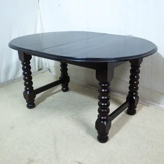Antique Oak Stained Oval 4/6 Seater Table