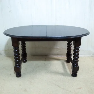 Antique Oak Stained Oval 4/6 Seater Table