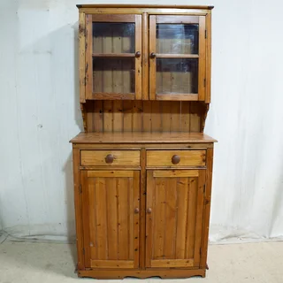 Small Cape Cottage Oregon Dresser