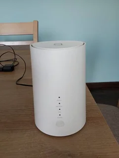 Alcatel HH72V1 wireless router, takes SIM card