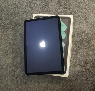 Apple iPad Mini - 6th Gen, 256GB - Mint Condition &#43; Case &amp; Stand Bundle