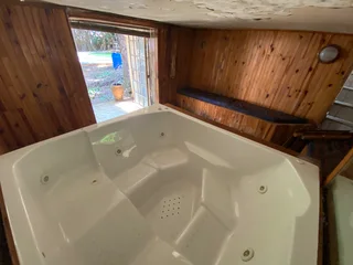 Bargain For-Sale! Libra Jacuzzi 1000L