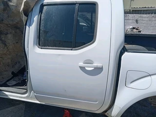 2011 nissan navara 2.5dti breaking up for spares