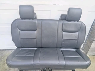 2011 nissan navara d40 full set of geuine leather seats