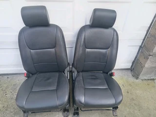 2011 nissan navara d40 full set of geuine leather seats