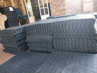 PVC dimple interlocking mat