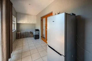 Single bedroom available -- immediately available