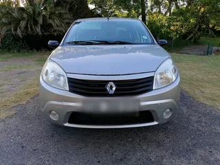 2011 Renault Sandero 1.6i 5speed Manual