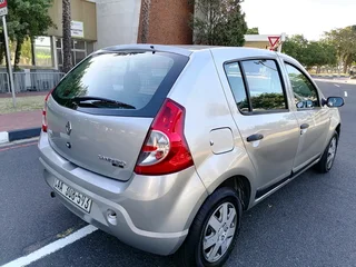 2011 Renault Sandero 1.6i 5speed Manual