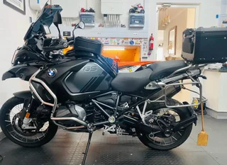 BMW 1250 GSA TRIPLE BLACK