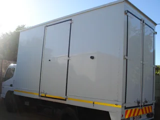 Mitsubishi Fuso FE7-115 Furniture Removal Truck