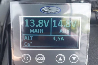 Toyota fortuner dual battery system .