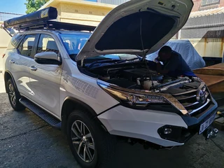 Toyota fortuner dual battery system .