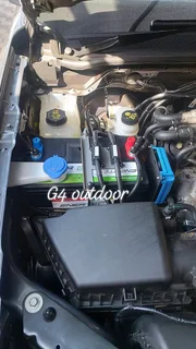 Ford RANGER dual battery system under bonnet